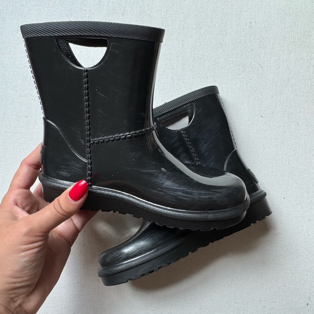 UGG Rain Boots Black 10 Minimalist Neutral Waterproof Scandi Coastal Cottagecore - Picture 6 of 8